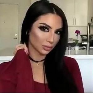 Meet your Posher, Saida